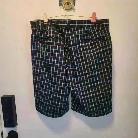 Mens size 33  izod plaid golf shorts - Picture 1 of 4
